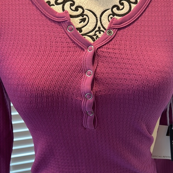 Social Revival Waffle Henley Button Top, Pink S/M - Picture 2 of 6